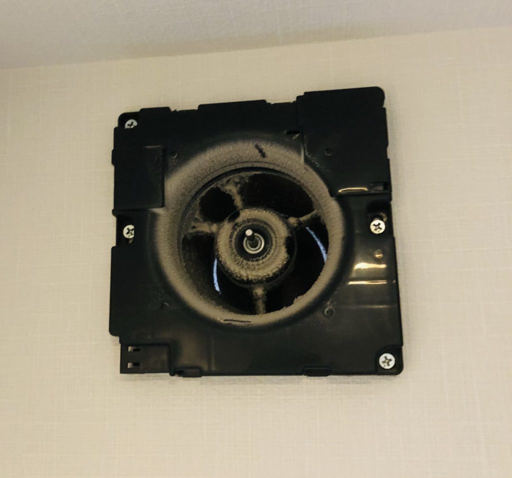 セキスイハイムのトイレ換気扇の掃除方法